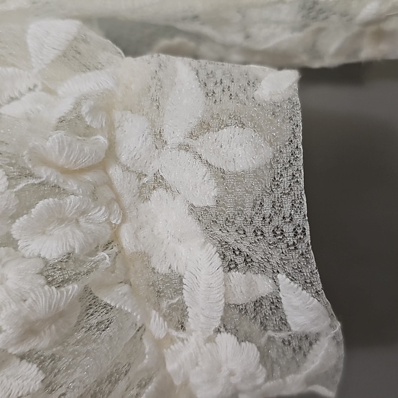 Lace Cream Top - Picture 3 of 4